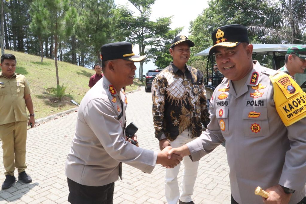 Sigap Dan Tanggap, Kapolres Simalungun Buktikan Kesiapan Wilayah Saat Kapolda Sumut Pimpin Koordinasi Operasi Ketupat 2026 Di Jantung Kawasan Danau Toba