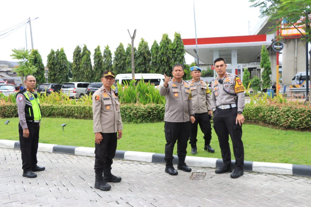 Persiapan One Way Nasional, Kapolres Metro Bekasi Kota Cek Titik Krusial Pos Pantau di Rest Area KM 6B