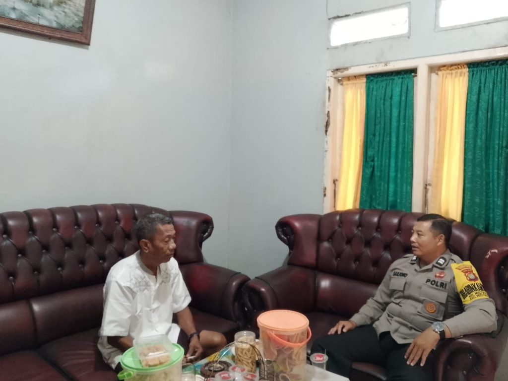 Jaga Kondusivitas Pasca Lebaran, Bhabinkamtibmas Mustikasari Sambangi Ketua Forum RW