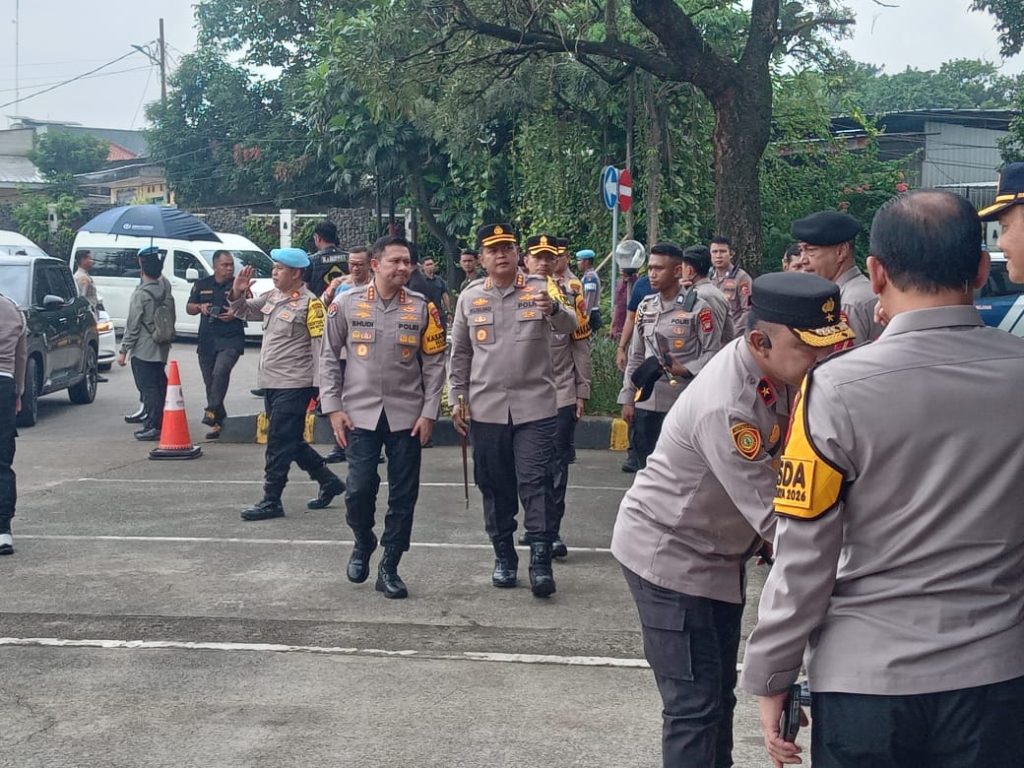 Kapolres Metro Bekasi Kota Dampingi Kunjungan Kapolri Ke Jasa Marga Command Center Toll Road, Pantau Arus Balik 2026