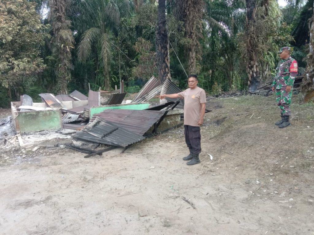 Diduga Korsleting Listrik, Satu Unit Rumah di Raya Kahean Hangus Terbakar