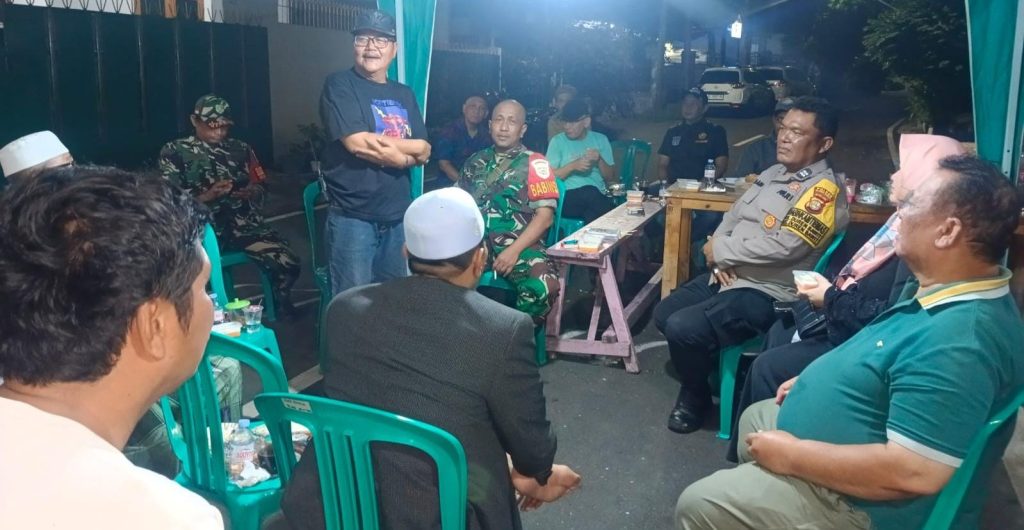 Perkuat Keamanan Wilayah, Koramil 08/Duren Sawit Gelar Patroli/Siskamling Bersama Warga.