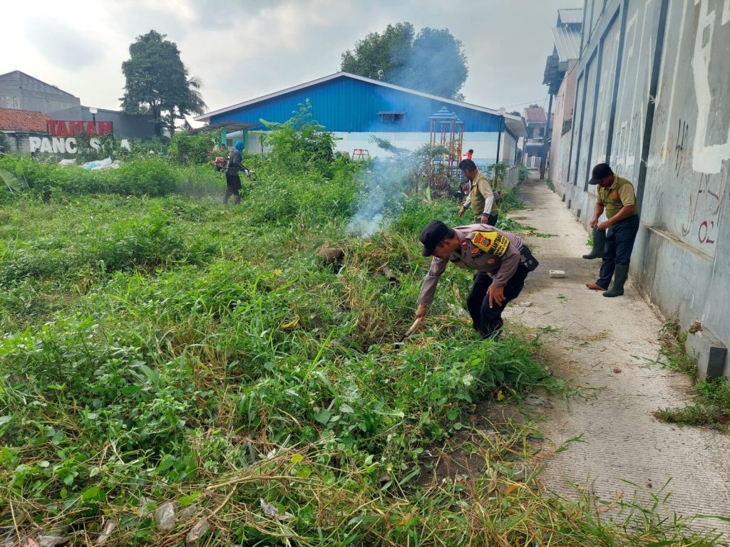 Peringati Hari Peduli Sampah Nasional, Tiga Pilar Bekasi Utara Kompak Bersihkan Taman Pancasila
