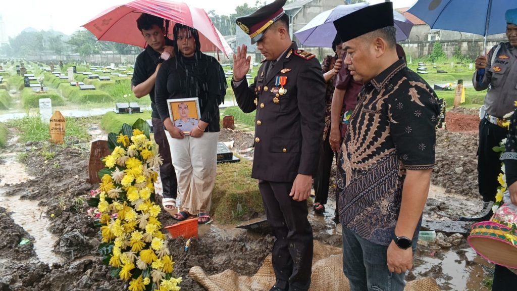 Polsek Pademangan Gelar Pemakaman Kedinasan untuk AIPTU Sugiarto