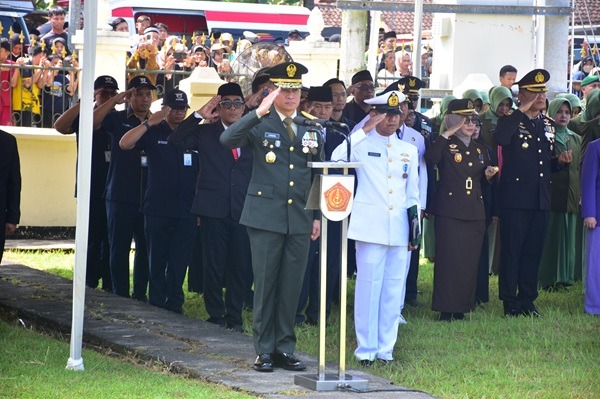 Bentuk Penghormatan Negara, Panglima TNI Pimpin Upacara Pemakaman Militer