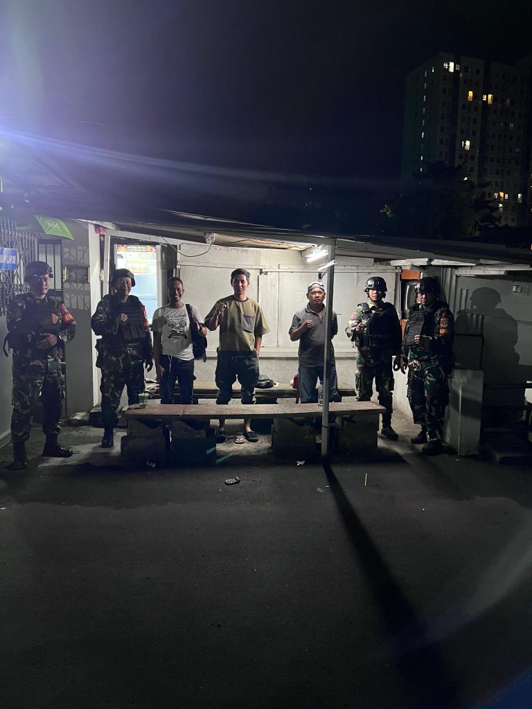 Ciptakan Ciracas Aman dan Kondusif, Koramil 03/Ps.Rebo-Ciracas Gelar Patroli Malam