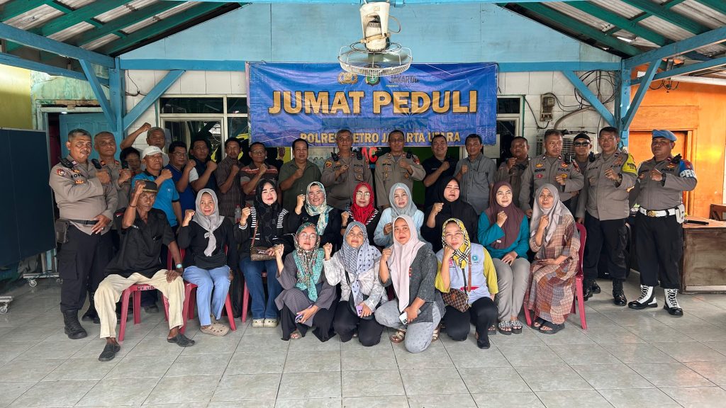 Polsek Koja Gelar Jumat Peduli, Bagikan 300 Nasi Box untuk Warga Tugu Utara