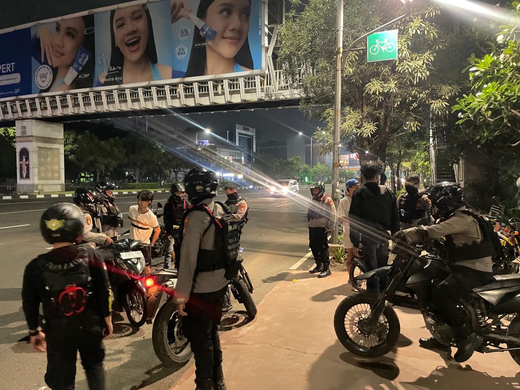 Siaga Dini Hari, Patroli Skala Besar Polres Metro Bekasi Kota Amankan Titik Rawan Kejahatan Malam