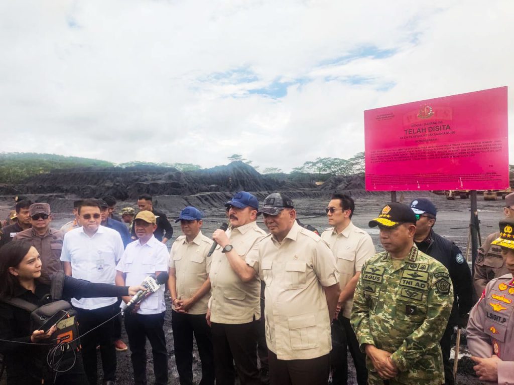 Panglima TNI Dampingi Menhan RI Tinjau Penertiban Lahan Tambang di Kalteng