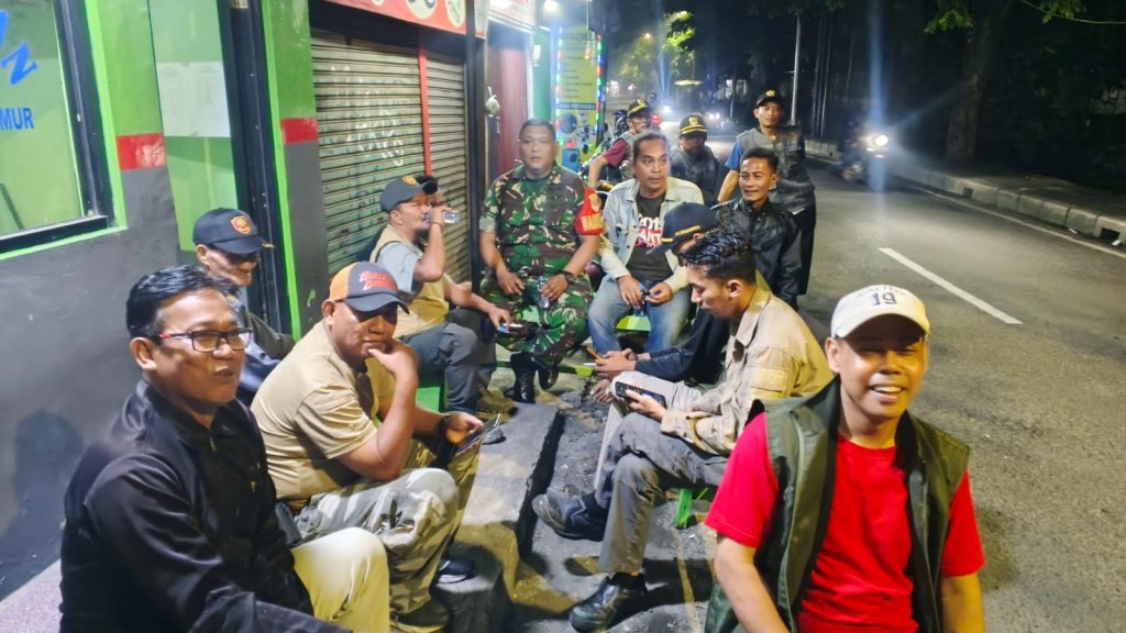 Ciptakan Rasa Aman, Koramil Cakung Gelar Patroli/Siskamling Keliling Bersama Komduk