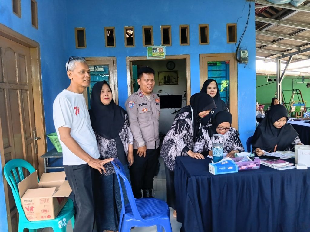 Dekatkan Pelayanan, Polsek Jatiasih Sosialisasi Kamtibmas di Sela Kegiatan Posyandu RT 02 Jatiluhur