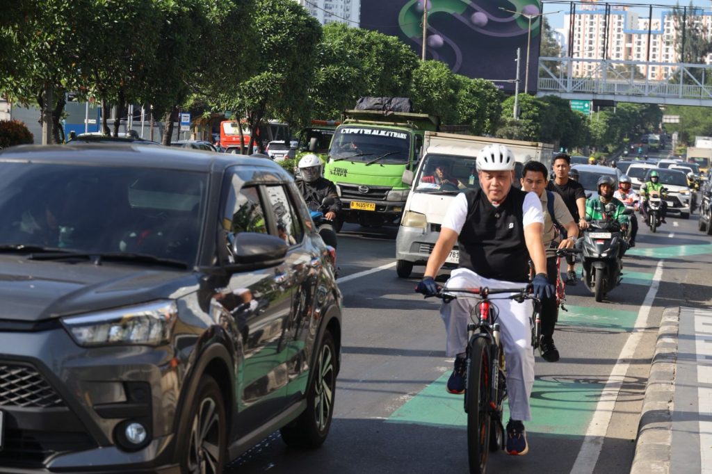 Gunakan Sepeda ke Kantor, Walikota Bekasi Pantau WFH dan Dorong Efisiensi Energi