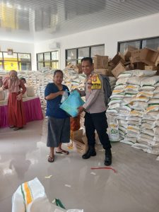Kawal Distribusi Pangan di Kranggan, Polsek Jatisampurna Pastikan 1.657 KPM Terima Haknya