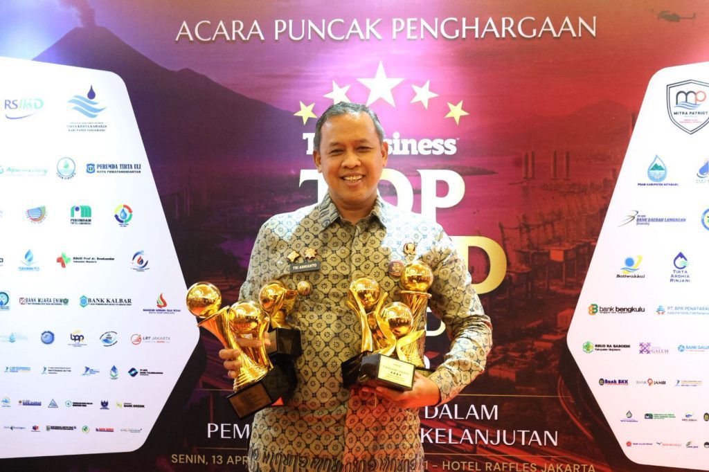 Kota Bekasi Borong Penghargaan di TOP BUMD Awards 2026, Tri Adhianto Raih Top Pembina
