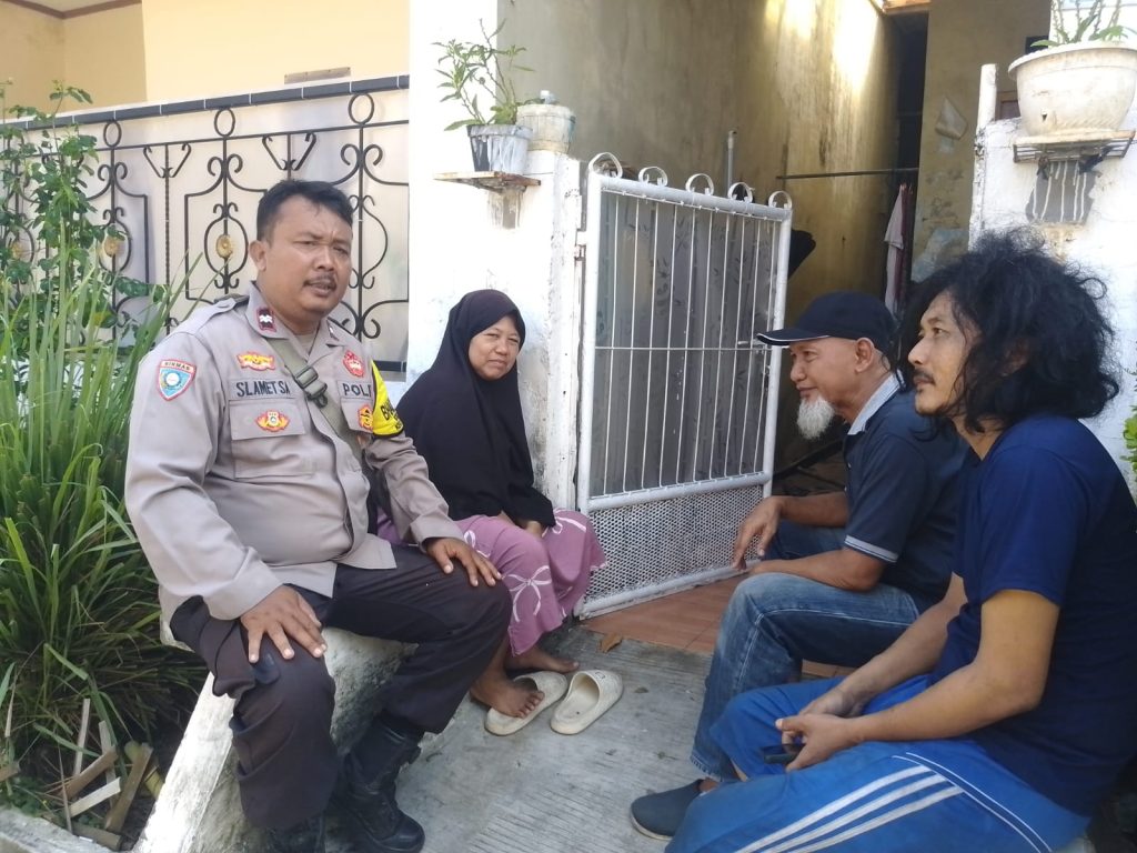 Aksi Humanis Bhabinkamtibmas Medan Satria: Selesaikan Masalah Polusi Bau Melalui Problem Solving