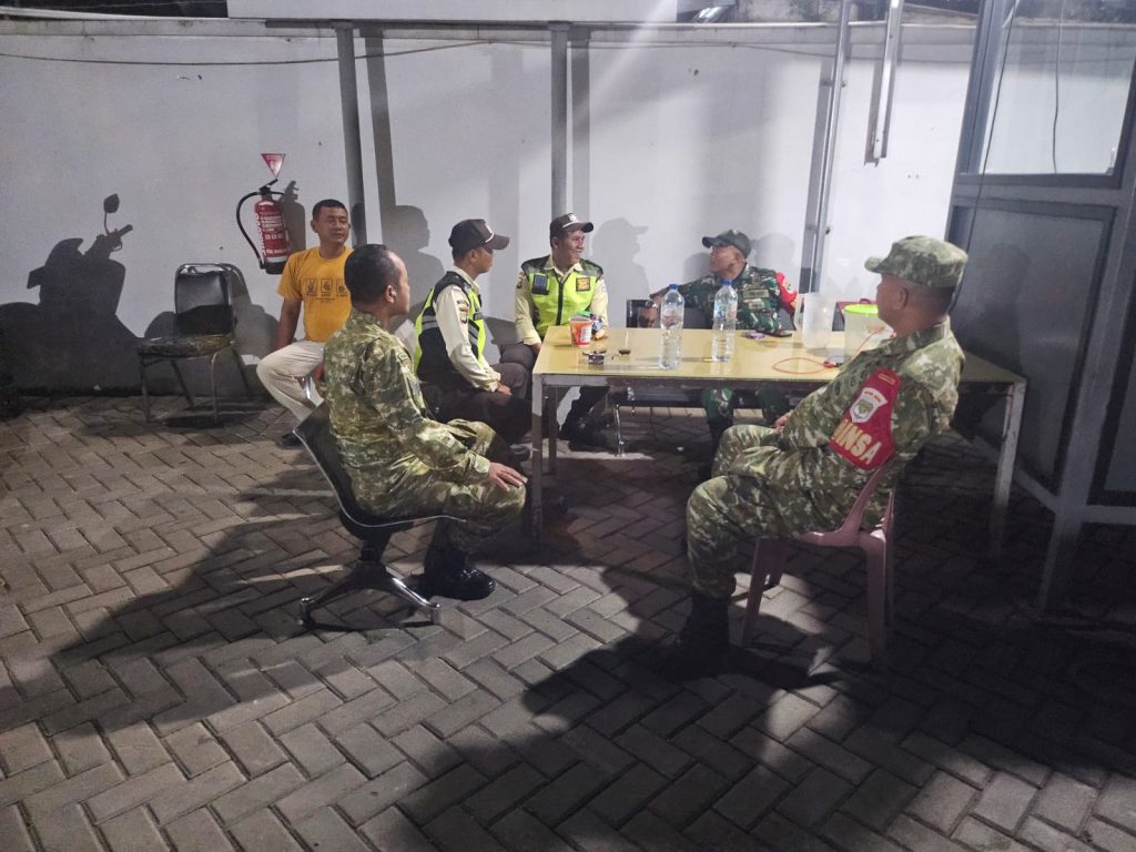 Jaga Wilayah Tetap Aman dan Kondusif, Koramil 03/Ps.Rebo-Ciracas Gelar Patroli/Siskamling