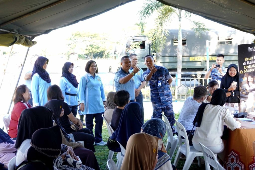 Wujud Kepedulian Kepada Rakyat Banua, Lanud Sjamsudin Noor Gelar Layanan Kesehatan Gratis dan Bazar Murah