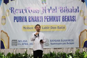 Wawali Harris Bobihoe Akrab Dan Benyanyi Bersama Para Pensiunan Pemkot Bekasi