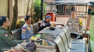 Perkuat Sinergi Keamanan, Bhabinkamtibmas Mustikasari Ajak Linmas Proaktif Cegah Kejahatan Jalanan