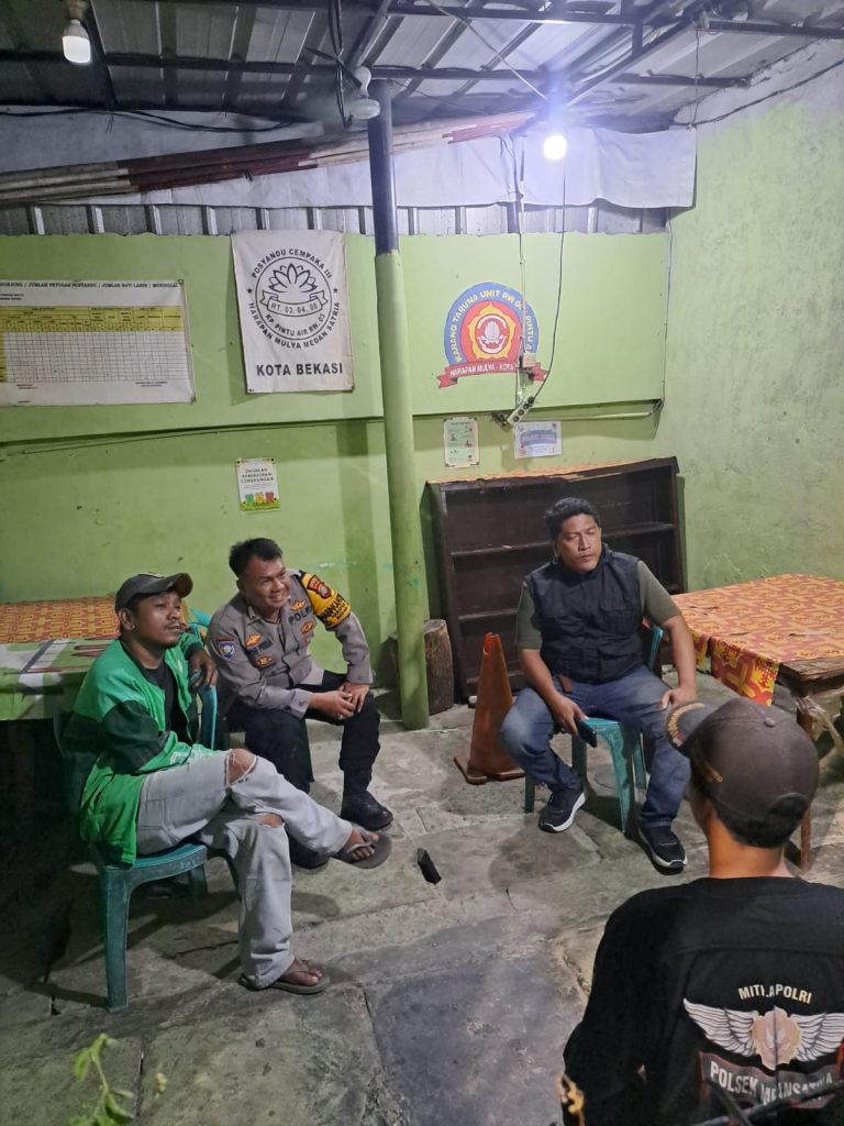 Jelang Dini Hari, Bhabinkamtibmas Polsek Medan Satria Perkuat Pengamanan S+iskamling di Harapan Mulya