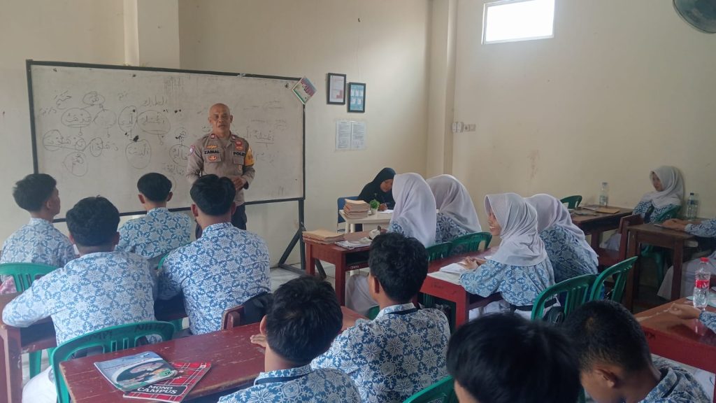 Ajak Siswa Kejar Cita-Cita, Bhabinkamtibmas Polsek Bantargebang Sosialisasi Anti-Tawuran di SMP Nurul Huda