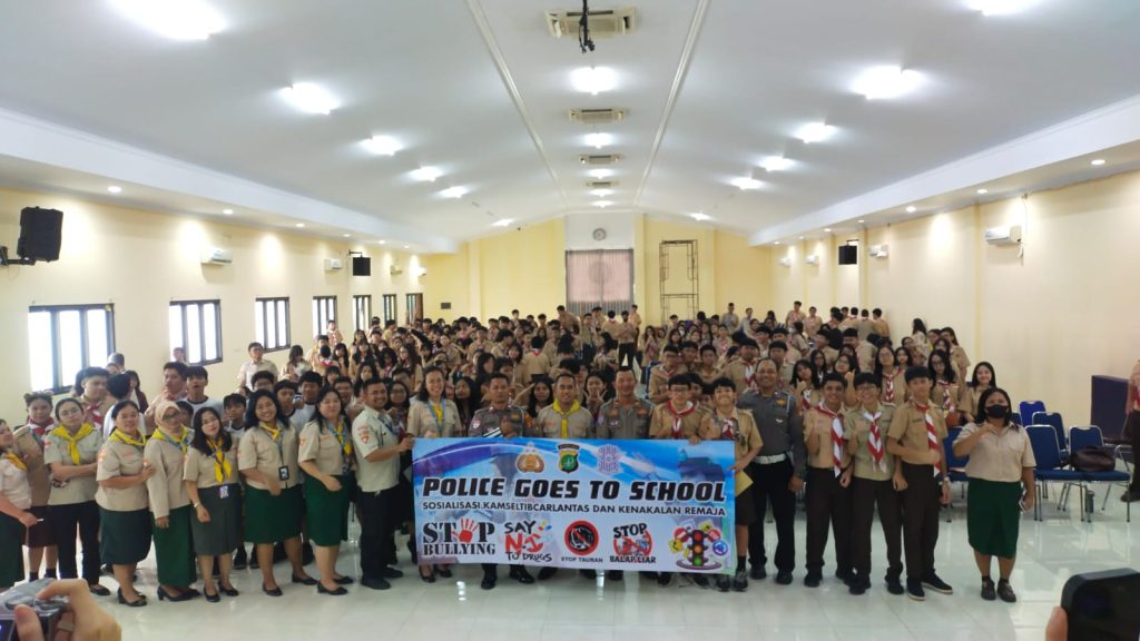 Police Goes To School Polsek Bekasi Barat Sambangi SMP-SMA Advent Jakasampurna