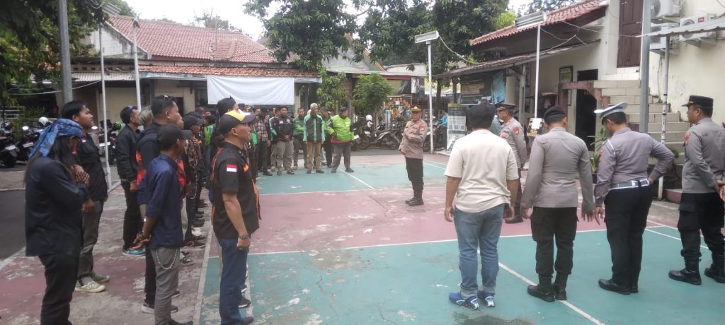 JUM’AT BERKAH POLSEK BANTAR GEBANG, WUJUD KEPEDULIAN KEPADA SABUK KAMTIBMAS