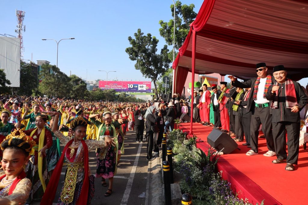 Wali Kota Bekasi Dorong Generasi Muda Lestarikan Budaya Lewat Tari Kolosal Hari Tari Sedunia