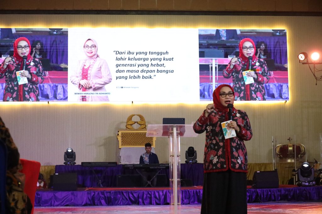 Perempuan Tangguh, Bekasi Makin Keren: Wiwiek Hargono Ajak Perempuan Jadi Pilar Keluarga dan Pembangunan