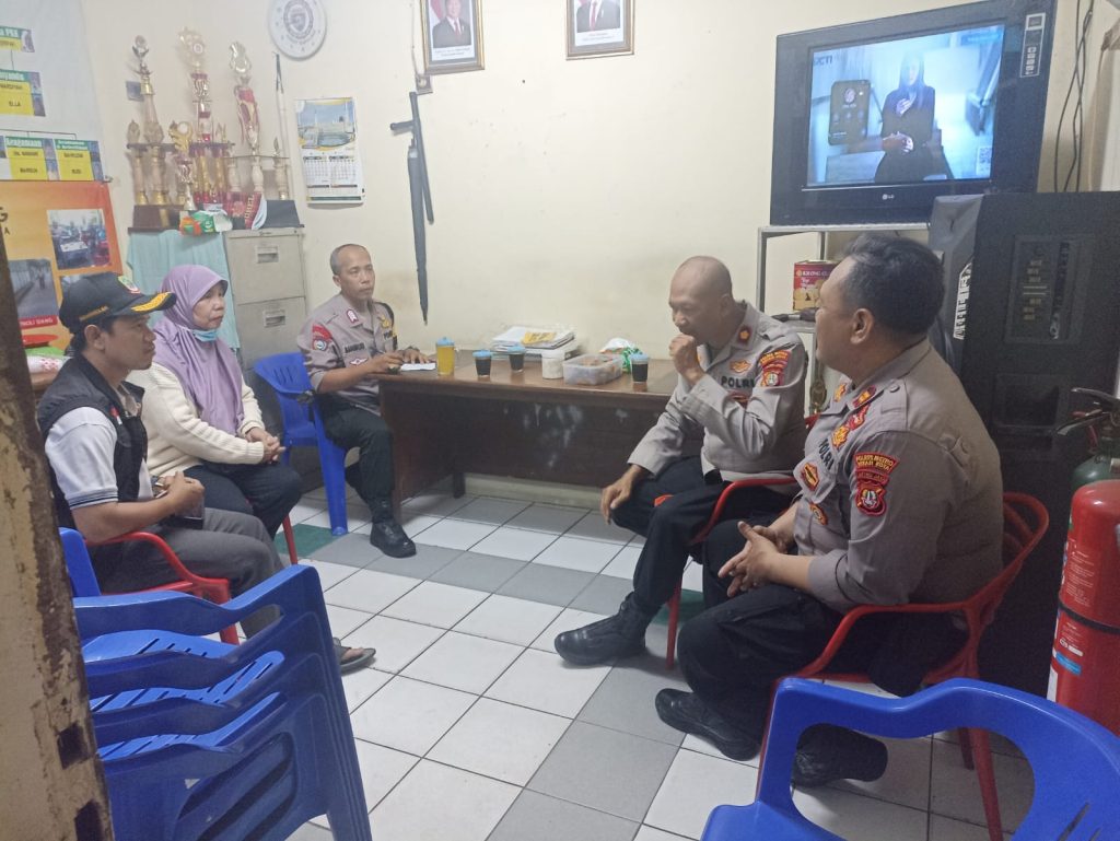 Jelang Lomba Siskamling Tingkat Polda, Wakapolsek Pondok Gede Pantau Kesiapan Pos Ronda Jaticempaka