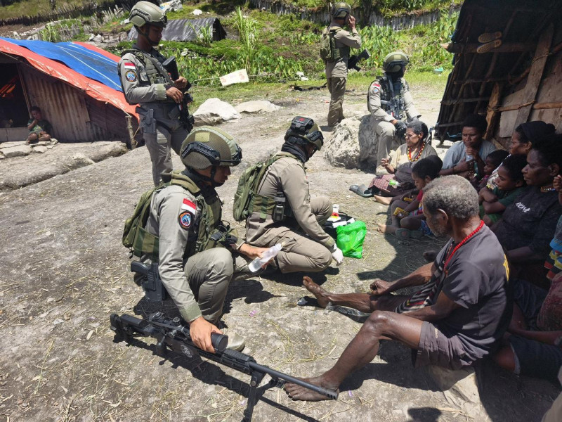 Satgas Damai Cartenz Laksanakan Patroli dan Layanan Kesehatan di Pengungsian Gigobak Sinak, Wujud Nyata Kepedulian kepada Warga