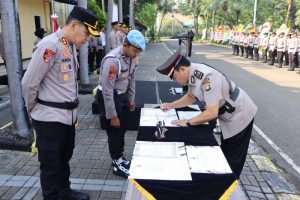 Kapolres Kepulauan Seribu Pimpin Upacara Sertijab Kasat Polairud dan Kasat Intelkam