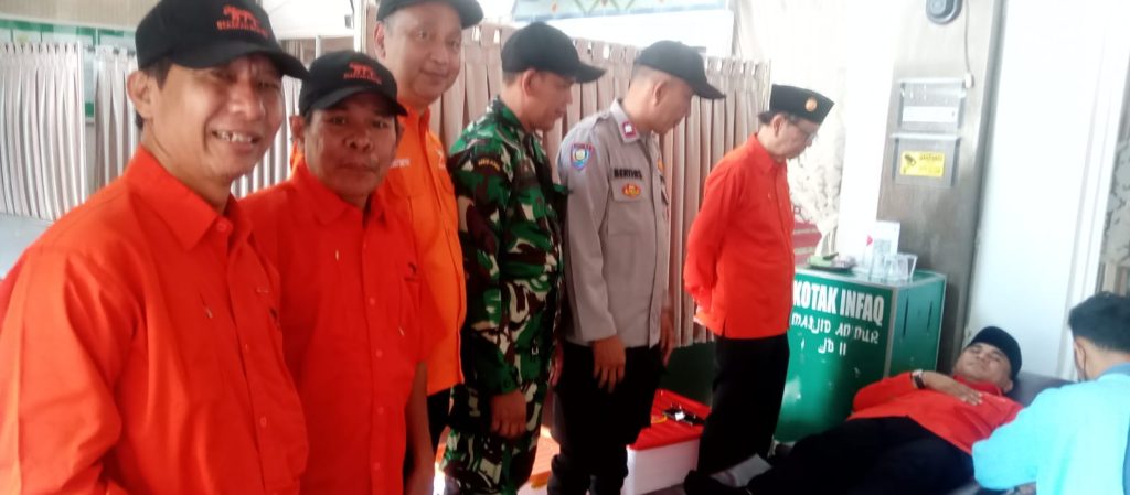 Sinergi TNI-Polri Kawal Aksi Sosial Donor Darah Gerakan Rakyat di Pondok Gede