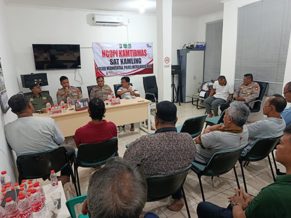 Serap Aspirasi Warga, Kapolsek Medansatria Gelar ‘Ngopi Kamtibmas’ di Perumahan Harapan Indah