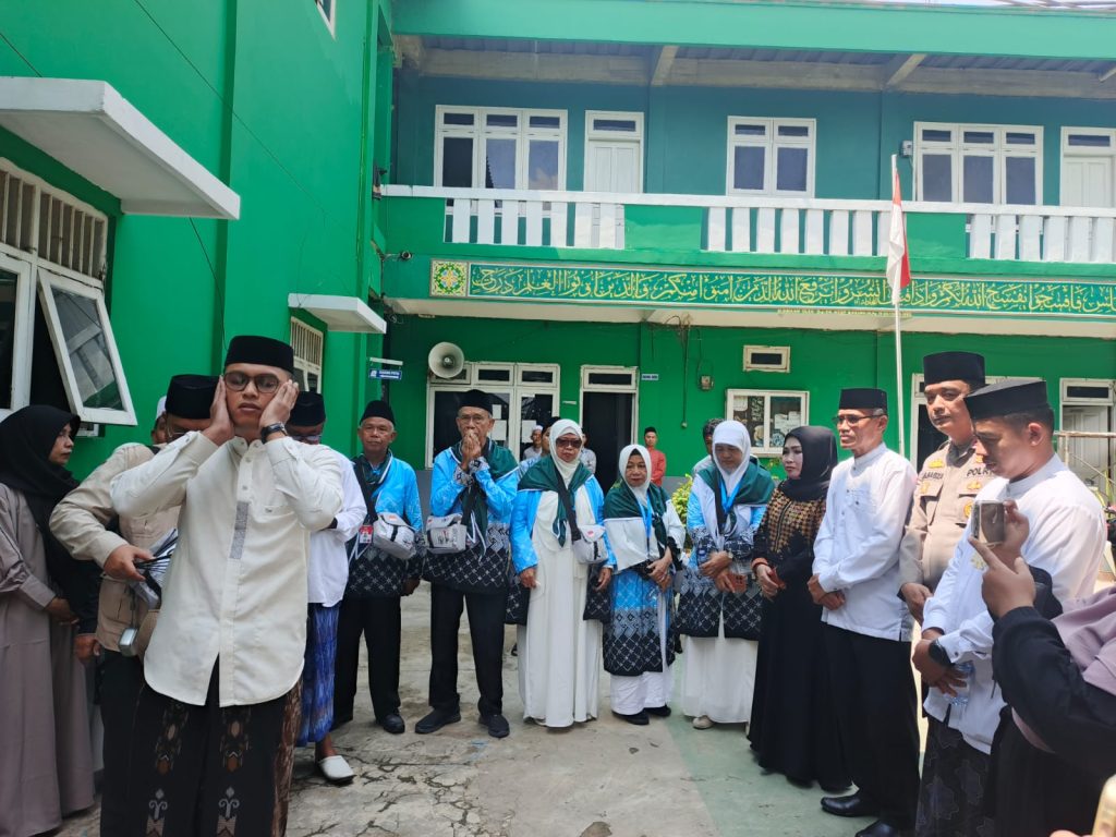 PELEPASAN JAMAAH HAJI KBIHU NAJAH DI WILAYAH BANTARGEBANG KOTA BEKASI