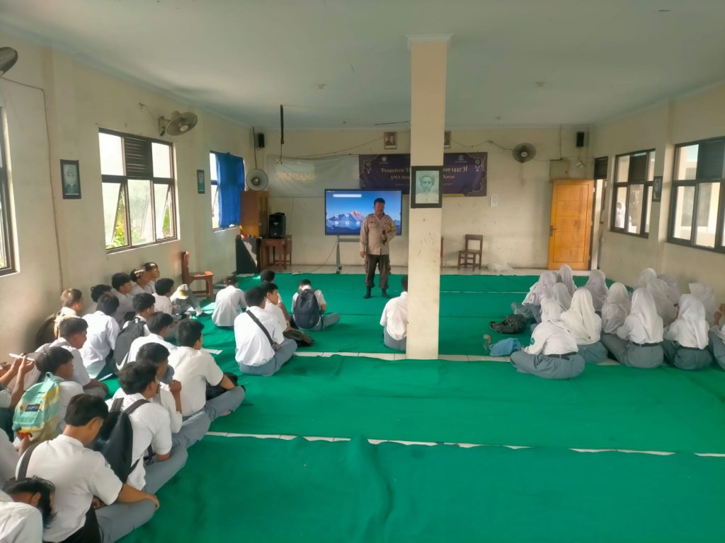 Cegah Konvoi dan Vandalisme, Polsek Medansatria Sambangi Siswa SMK Cipta Karya Jelang Kelulusan
