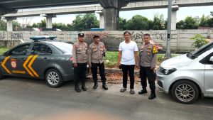 Polsek Bekasi Selatan Gelar Strong Point di Jl. Cikunir Raya, Antisipasi Kejahatan Jalanan