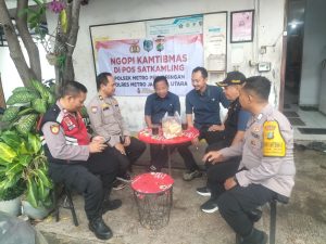 JAGA JAKARTA+ — JAGA WARGA, Polsek Metro Penjaringan Perkuat Sinergi Lewat DDS dan Ngopi Kamtibmas di Kamal Muara