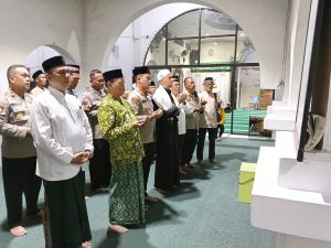 Kapolsek Pademangan Jalin Silaturahmi dengan Tokoh Agama di Masjid Kramat Kampung Bandan