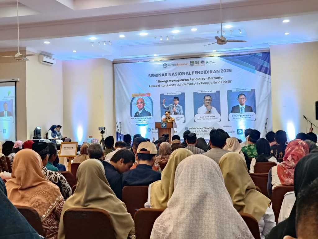 Peringati Hardiknas, Polsek Bantargebang Amankan Seminar Nasional Pendidikan 2026 di Mustikajaya