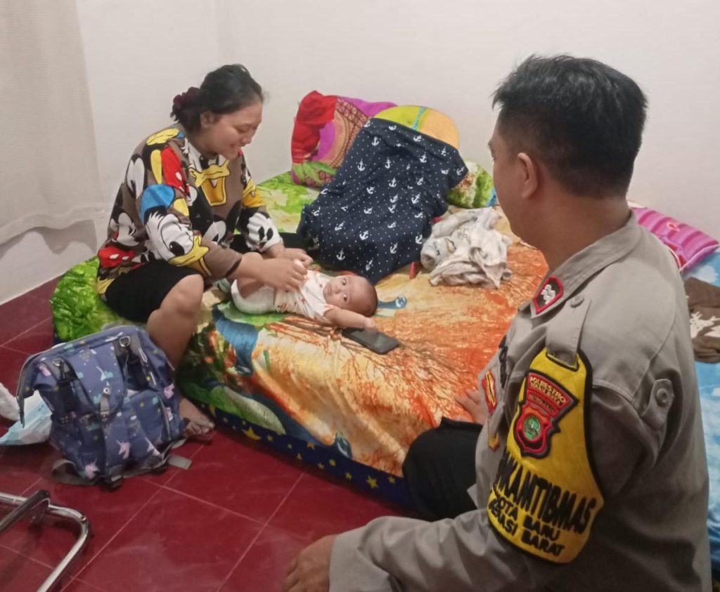 Pastikan Keamanan Anak, Bhabinkamtibmas Polsek Bekasi Barat Sambangi Daycare di Kotabaru