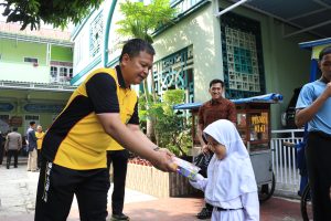 Wujud Kepedulian, Kapolres Metro Bekasi Kota Gelar Bakti Sosial dan Kesehatan di Panti Asuhan Nurul Umroh